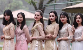 Nhan sắc nữ sinh lai, sở hữu chiều cao ‘khủng’ trình diễn thời trang 