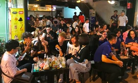 Nghìn người dạo phố đi bộ Bùi Viện trong ngày khai trương