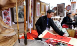 Gần 100 ông đồ đã qua 'sát hạch' cho chữ ở Văn Miếu