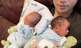 Trương Nam Thành lần đầu lộ ảnh hai con sinh đôi với vợ đại gia hơn 15 tuổi