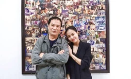 Hình ảnh đạo diễn Khải Hưng và Hoàng Thùy Linh được anh chia sẻ trên trang cá nhân.