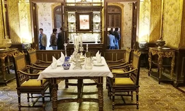 Cận cảnh cung An Định 100 năm tuổi vẫn lộng lẫy, vàng son