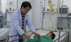 Sau khi can thiệp lấy huyết khối mạch não, anh T. đã hoàn toàn tỉnh táo, hết nói ngọng, không còn yếu liệt (Ảnh: Kim Hà).