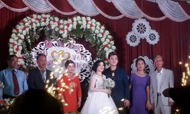 Hình ảnh hiếm hoi trong đám cưới của ca sĩ Lâm Chấn Huy.