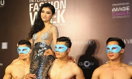 Tiêu Châu Như Quỳnh hóa thân thành nàng tiên cá tại Tuần lễ thời trang quốc tế Việt Nam.