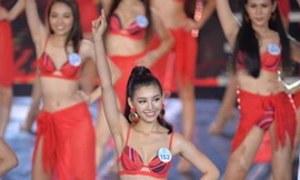 Màn diễn bikini của thí sinh phía Bắc 'đốt cháy' sân khấu Miss World VN