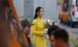 Phạm Ngọc Hà My có mặt tại sân bay Nội Bài chiều 11/11 chuẩn bị cho lễ đón Tổng thống Trump. Ảnh: Như Ý.