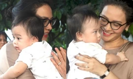 Cặp song sinh của Thanh Bùi chưa quen với đám đông nên khóc nhiều. Vợ của Thanh Bùi phải bế con vào trong dỗ dành.