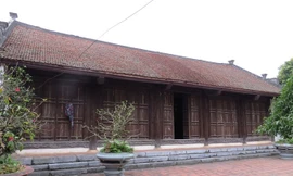 Cận cảnh những nhà gỗ cổ đẹp nhất Việt Nam