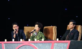 Danh ca Phương Dung trong chương trình "Tuyệt đỉnh song ca". 