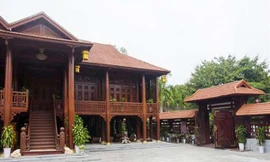 Cận cảnh ngôi nhà gỗ lim có giá 200 tỷ của đại gia Điện Biên