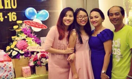 Phương Mỹ Chi, Nhã Phương khoe ảnh gia đình