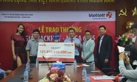  Bà H. tại Vũng Tàu đã nhận 131 tỷ đồng từ Vietlott.