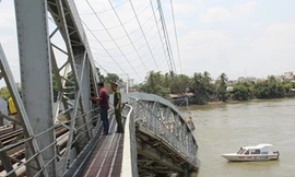 Hiện trường vụ sập cầu Ghềnh