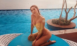 Chia tay Ngô Kiến Huy, Khổng Tú Quỳnh ‘nghiện’ khoe thân, tung ảnh gợi cảm?