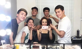 Uyên Linh được chăm chút hình ảnh trước một sự kiện quan trọng.