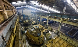 Nhà máy đóng tàu Admiralty là một trong những cơ sở đóng tàu lâu đời nhất của Nga. Đây cũng là tập đoàn công nghiệp đầu tiên của thành phố St. Petersburg, được thành lập vào năm 1704, theo Livejournal.