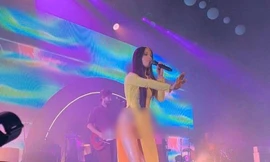 Hình ảnh Kacey Musgraves trong buổi biểu diễn hôm 11/10 (giờ địa phương).