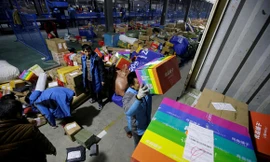 Các công ty sẵn sàng đáp ứng nhu cầu đang phát triển của người tiêu dùng Trung Quốc thúc đẩy tăng trưởng thông qua thương mại điện tử. Ảnh: Reuters