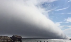 Hãi hùng cảnh tượng đám mây khổng lồ bao trùm Santa Cruz