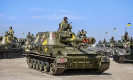 Tổng thống Ukraine điều động xe tăng T-80 đến Donbass