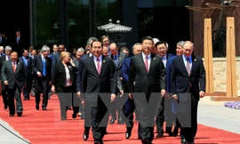 Chủ tịch nước Trần Đại Quang, Chủ tịch Trung Quốc Tập Cận Bình, Tổng thống Nga Vladimir Vladimirovich Putin cùng trưởng đoàn các nước tham dự diễn đàn. (Ảnh: Nhan Sáng/TTXVN)
