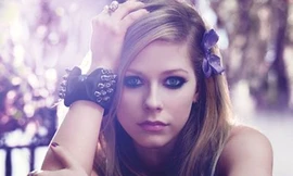 Avril Lavigne vẫn thân thiết với chồng cũ