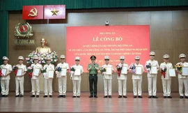 Bộ trưởng Bộ Công an trao quyết định cho 23 Giám đốc công an địa phương sau sáp nhập 