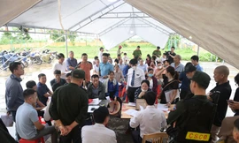 Người dân xếp hàng lấy lại 11 tỷ đồng từ Thanh Bình An Lạc Viên thu vượt quy định 