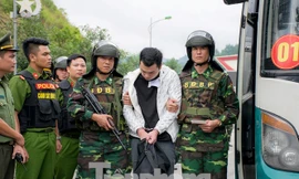 Cơ quan công an gặp nhiều khó khăn trong việc huy động phiên dịch viên vì đối tượng đánh bạc người Trung Quốc lên đến gần 400 người