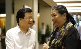 Phó Thủ tướng và Phó Chủ tịch Quốc hội bên hành lang Quốc hội. Ảnh Như Ý