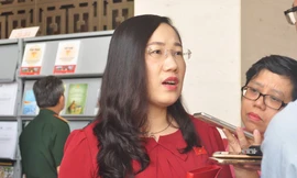 ĐBQH Nguyễn Thị Thủy trao đổi bên lề kỳ họp