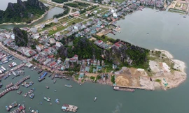 Thủ tướng trao đổi với đại biểu Quốc hội bên lề kỳ họp