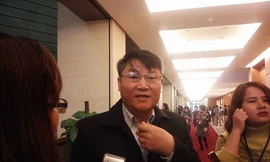 Ông Nguyễn Văn Tiên trao đổi với báo chí. Ảnh LD