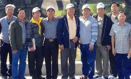 Lãnh đạo tỉnh Sóc Trăng chụp hình lưu niệm với đại gia Trịnh Sướng ở Nhật.