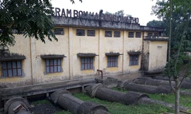 Chủ tịch UBND TP Nguyễn Đức Chung thẳng thắn chỉ rõ, việc để chậm lương cho người lao động trách nhiệm đầu tiên thuộc về 5 công ty thuỷ lợi