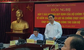 Trưởng ban Tổ chức T.Ư Phạm Minh Chính phát biểu tại hội nghị.