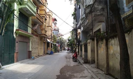 Người dân cho rằng, dự án mở rộng ngõ 381 Nguyễn Khang (Hà Nội) lệch tim đường, gây lãng phí lớn trong GPMB