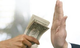 Xe biển xanh trước đây DN tặng và Đà Nẵng đã trả lại cho DN