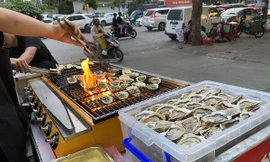 Thị trường ngày 11/10: Cẩn trọng cơn sốt gà ủ muối, hàu nướng vỉa hè giá rẻ