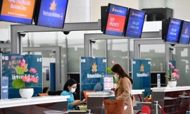 Thị trường 1/3: Vé máy bay rẻ hơn xe khách