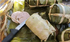 Nguy hại giò chả làm từ thịt không rõ nguồn gốc; giá xe máy đồng loạt giảm sâu