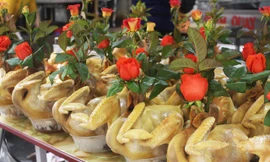 Thị trường 26/2: Xôi gà đắt hàng ngày rằm tháng Giêng