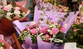 Hoa và quà đắt khách trong ngày phụ nữ 20/10