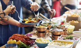 Ăn buffet, tập gym, đi xem phim... ở mức độ nào trên “thang điểm” lây nhiễm COVID-19?