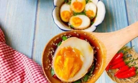 Vé máy bay đi Mỹ, Châu Âu chỉ từ 49USD; trứng ngâm tương hao cơm khiến chị em mê mẩn