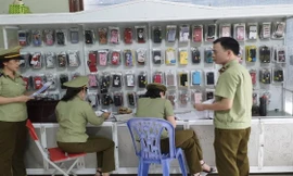 Thị trường ngày 28/9: Phạt 70 triệu đồng cửa hàng kinh doanh linh kiện điện thoại giả mạo