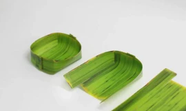 Lãi to khi kinh doanh lá chuối làm khay đựng đồ ăn, mực khô khổng lồ hút khách mùa bóng đá