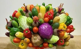 Biến rau củ quả thành 'lẵng hoa' độc lạ trong mùa dịch