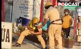 NÓNG 10/2: Thực hư clip CSGT ‘kẹp cổ’ tài xế taxi công nghệ ở TPHCM